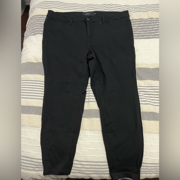 Torrid | Black Studio Pant | Skinny | Plus size 22 | Short length | EUC - Picture 1 of 3